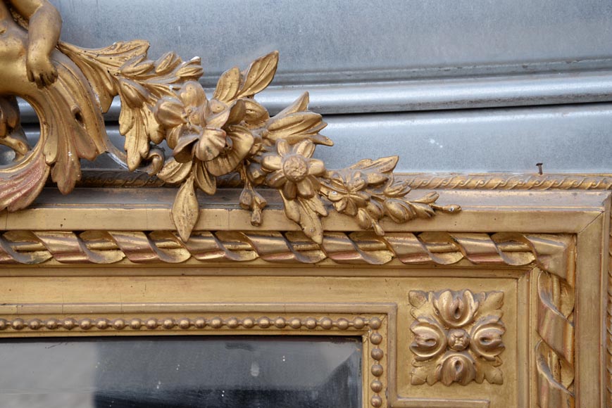 Beautiful antique Napoleon III style trumeau with putti and flowers decor in gilded stucco Beautiful antique Napoleon III style trumeau with putti and flowers decor in gilded stucco-4