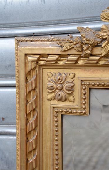 Beautiful antique Napoleon III style trumeau with putti and flowers decor in gilded stucco Beautiful antique Napoleon III style trumeau with putti and flowers decor in gilded stucco-5