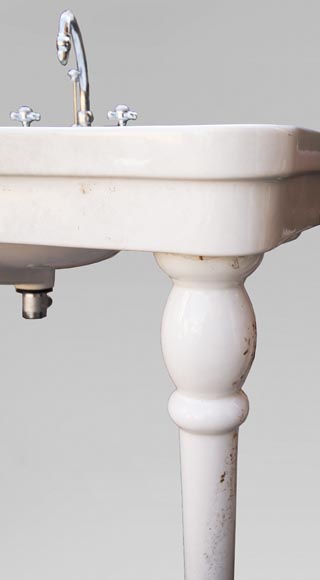 Two-footed earthenware washbasin Two-footed earthenware washbasin-3