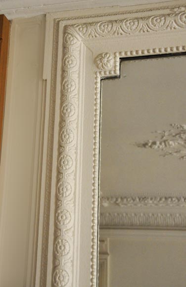 Small trumeau painted in white with roses Small trumeau painted in white with roses -2