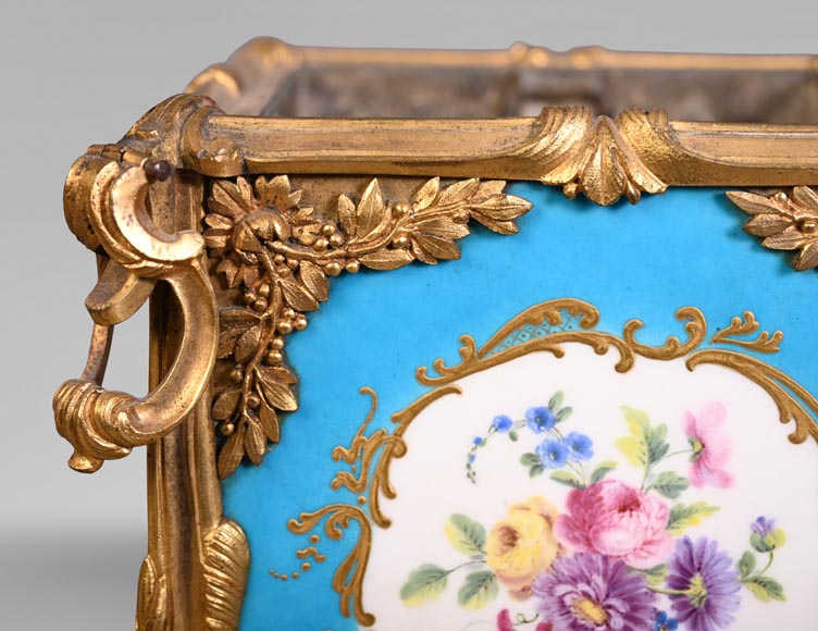 Alfred-Emmanuel-Louis Beurdeley (attributed to) Pair of small porcelain jardinières with gilt-bronze mounts-5