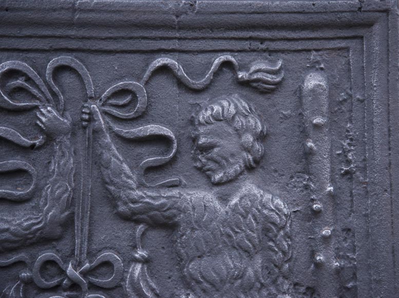 Antique fireback with two savages armed with masses Antique fireback with two savages armed with masses-3