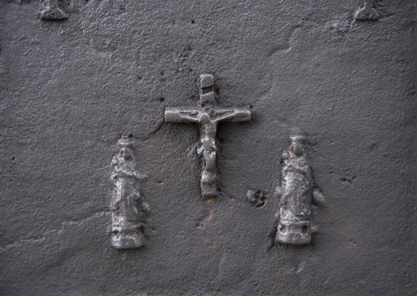 Antique fireback with religious decoration Antique fireback with religious decoration-2