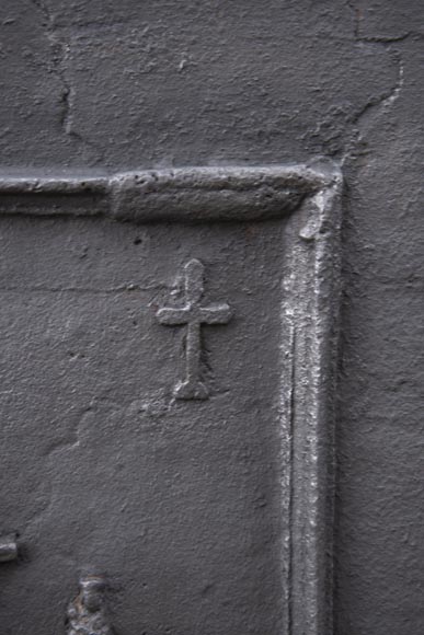 Antique fireback with religious decoration Antique fireback with religious decoration-3