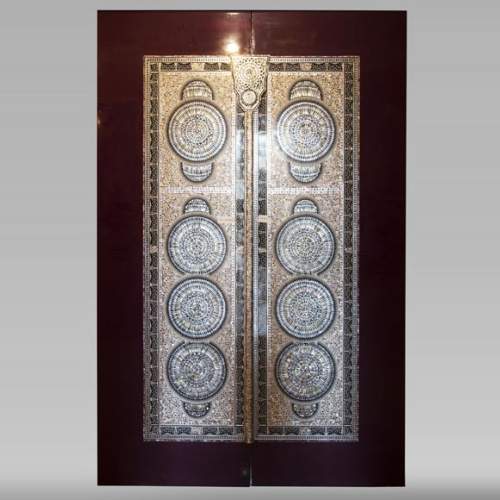Pair of lacquered sliding double doors with mother-of-pearl decor