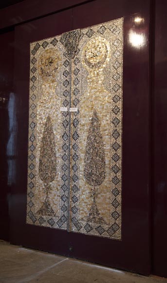 Pair of lacquered sliding double doors with orientalist mother-of-pearl decor Pair of lacquered sliding double doors with orientalist mother-of-pearl decor-2