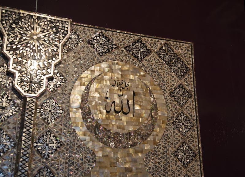 Pair of lacquered sliding double doors with orientalist mother-of-pearl decor Pair of lacquered sliding double doors with orientalist mother-of-pearl decor-4