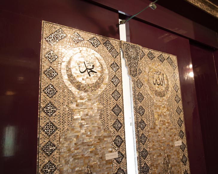 Pair of lacquered sliding double doors with orientalist mother-of-pearl decor Pair of lacquered sliding double doors with orientalist mother-of-pearl decor-12