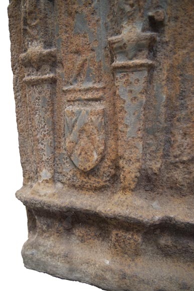 Important fireback with the coat of arms of Germain du val Important fireback with the coat of arms of Germain du val-6