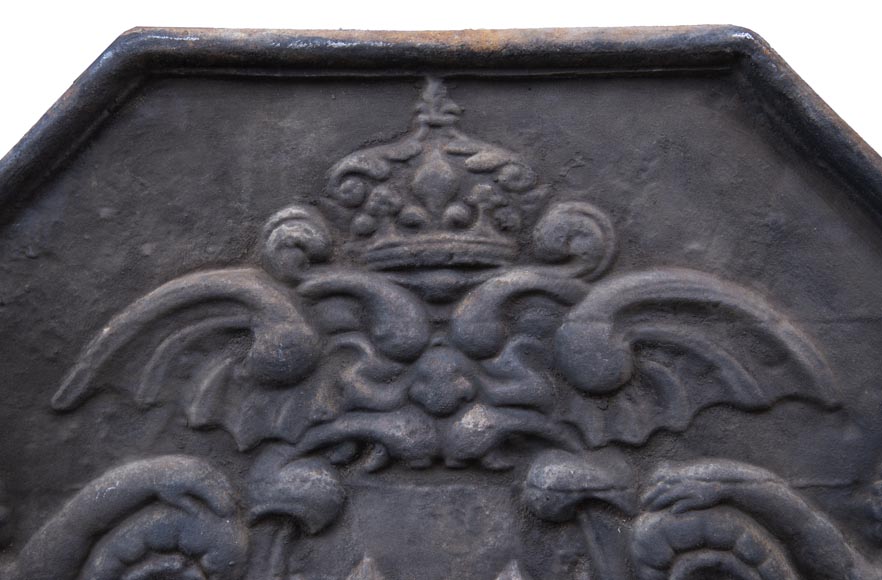 20th century fireback with French coat of arms and putti 20th century fireback with French coat of arms and putti-1