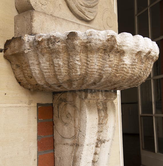 Small 19th century stone wall fountain Small 19th century stone wall fountain-3