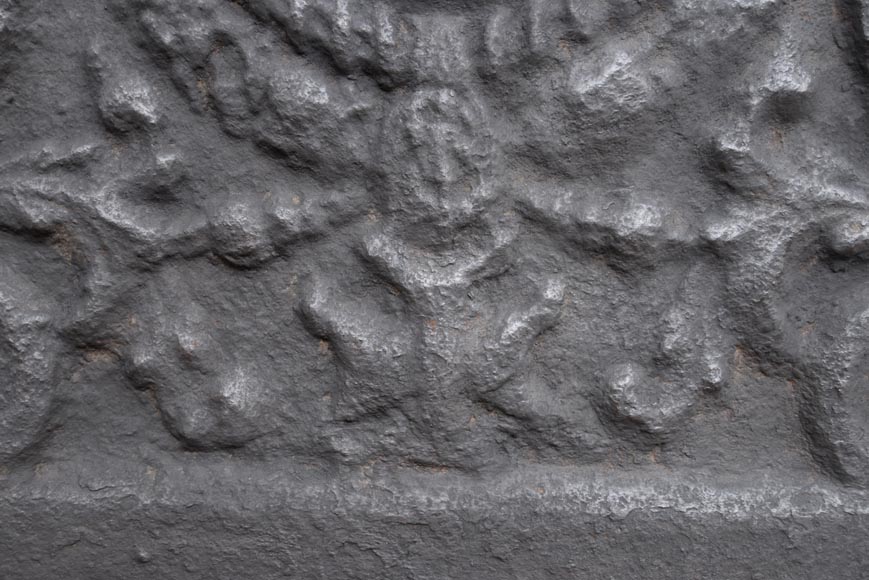 Louis XV period fireback with the coat of arms of France Louis XV period fireback with the coat of arms of France-5