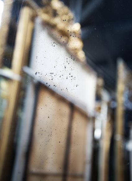 Antique gilded trumeau from the Restoration period decorated with shells Antique gilded trumeau from the Restoration period decorated with shells-5