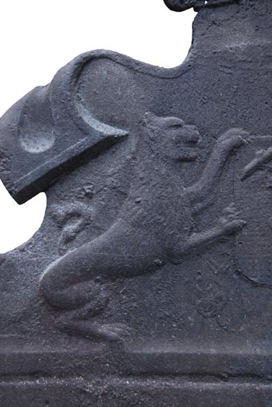 Antique fireback with lion and deer from the 17th century Antique fireback with lion and deer from the 17th century-2