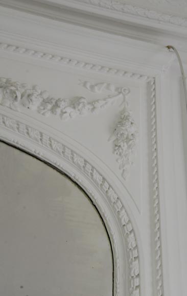 Antique Louis XVI style trumeau decorated with a crown of flowers Antique Louis XVI style trumeau decorated with a crown of flowers-2