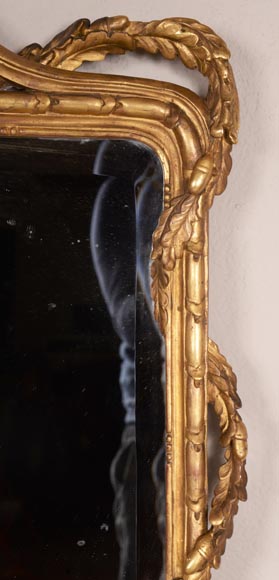 Antique Napoleon III style gilded wood trumeau carved with a profile decoration in a medallion Antique Napoleon III style gilded wood trumeau carved with a profile decoration in a medallion-4