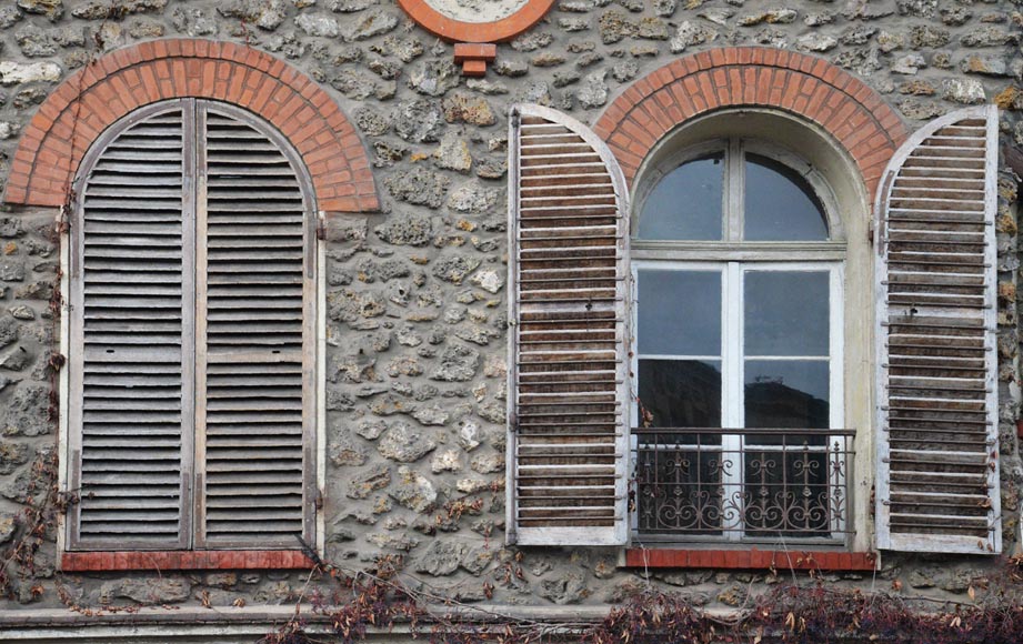 Two pairs of wooden shutters Two pairs of wooden shutters -0