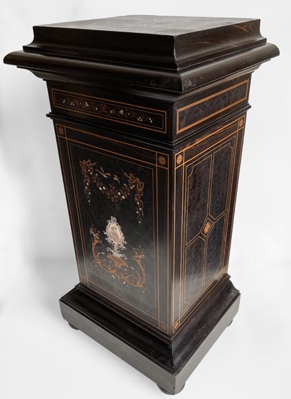 Charles Hunsinger (attributed to), Beautiful presentation stand with a marquetry decor, circa 1870-1880 Charles Hunsinger (attributed to), Beautiful presentation stand with a marquetry decor, circa 1870-1880-2