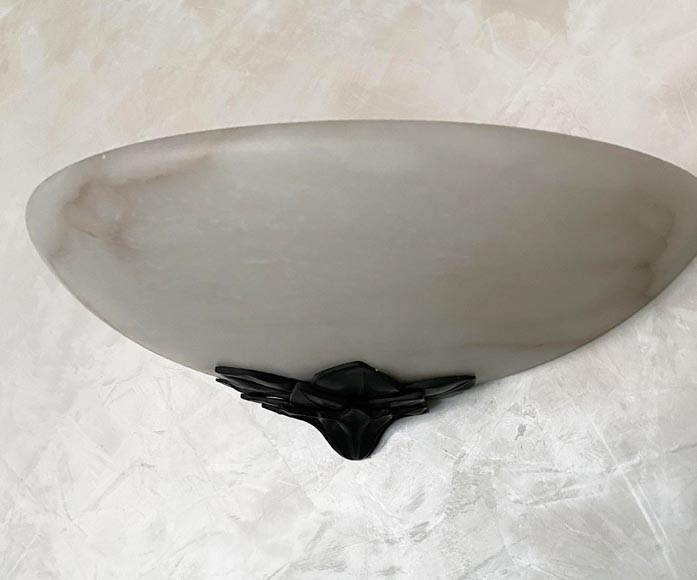 Albert CHEURET (1884 - 1966) (in the taste of), set of 5 alabaster and patinated bronze wall sconces, late 20th century Albert CHEURET (1884 - 1966) (in the taste of), set of 5 alabaster and patinated bronze wall sconces, late 20th century-3