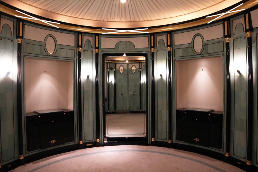 Emilio Terry (1890 -1869) (in the taste of) Round piece with shagreen wallpaper, late 20th century Emilio Terry (1890 -1869) (in the taste of) Round piece with shagreen wallpaper, late 20th century-1