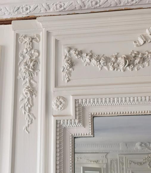 Louis XVI style overmantel in painted wood and stucco with flowers garlands Louis XVI style overmantel in painted wood and stucco with flowers garlands-3