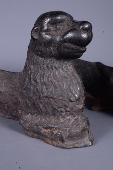 Rare pair of cast iron andirons shaped as a laying dog, Wallonia, 16th century Rare pair of cast iron andirons shaped as a laying dog, Wallonia, 16th century-2