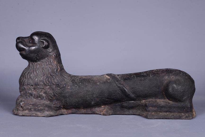 Rare pair of cast iron andirons shaped as a laying dog, Wallonia, 16th century Rare pair of cast iron andirons shaped as a laying dog, Wallonia, 16th century-4