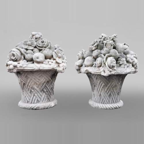 Pair of baskets full of fruits and flowers in sculpted stone, end of the 19th century