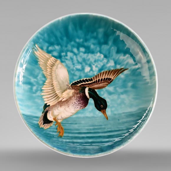 Théodore DECK (1823-1891), Earthenware dish with a flying mallard Théodore DECK (1823-1891), Earthenware dish with a flying mallard-0
