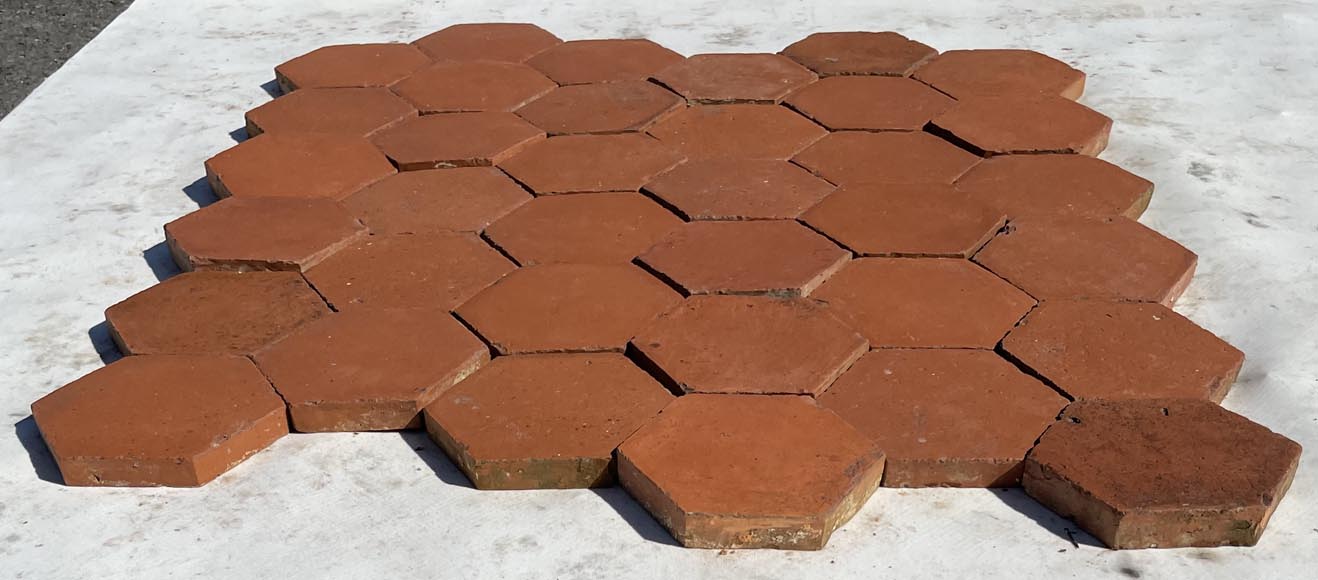 Lot of around 10.5 m² of antique hexagonal terracotta tiles, 19th century Lot of around 10.5 m² of antique hexagonal terracotta tiles, 19th century-1