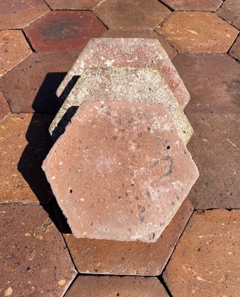 Lot of 5 m² of antique hexagonal terracotta tiles, 19th century Lot of 5 m² of antique hexagonal terracotta tiles, 19th century-2