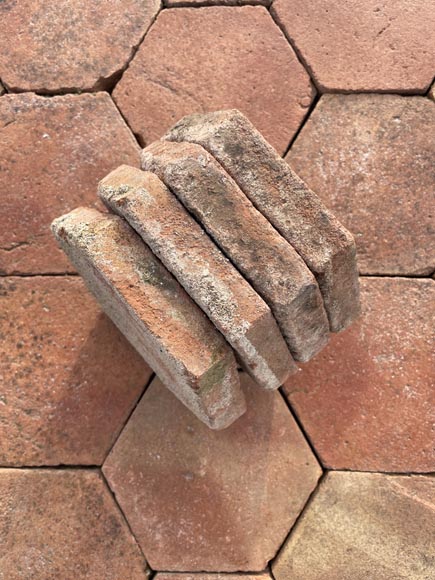 Lot of 16 m² of antique hexagonal terracotta tiles, end of the 18th century Lot of 16 m² of antique hexagonal terracotta tiles, end of the 18th century-2