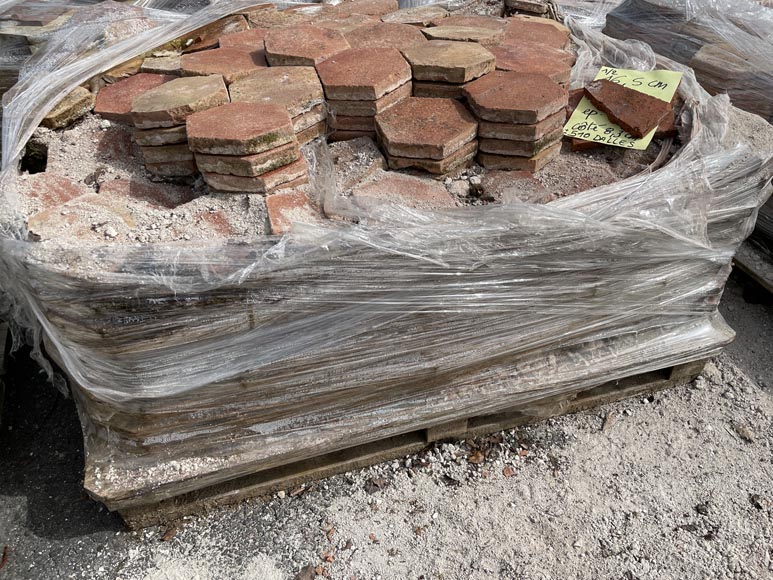 Lot of 16 m² of antique hexagonal terracotta tiles, end of the 18th century Lot of 16 m² of antique hexagonal terracotta tiles, end of the 18th century-3
