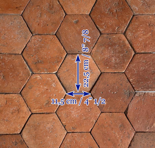 Lot of 8.5 m² of antique hexagonal terracotta tiles from the Tuileries de Perrusson, Charente, end of the 19th century Lot of 8.5 m² of antique hexagonal terracotta tiles from the Tuileries de Perrusson, Charente, end of the 19th century-5