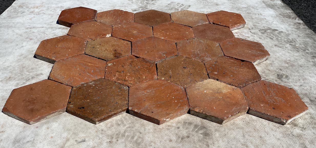Lot of 9.5 m² of antique hexagonal terracotta tiles, 19th century Lot of 9.5 m² of antique hexagonal terracotta tiles, 19th century-1