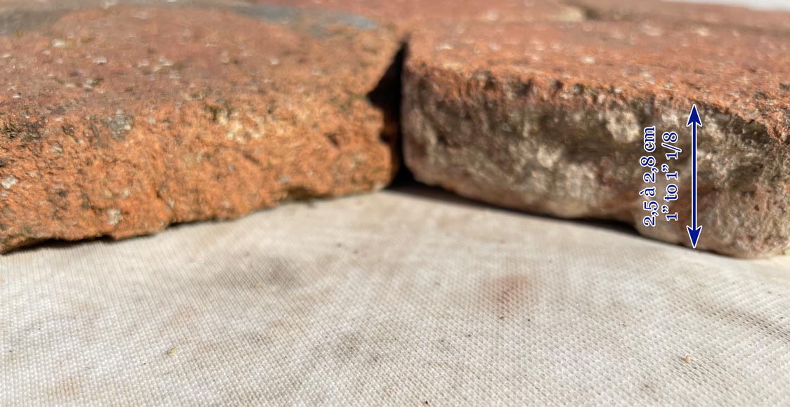 Batch of 2.4 m² of small antique hexagonal terracotta tiles, 19th century Batch of 2.4 m² of small antique hexagonal terracotta tiles, 19th century-4