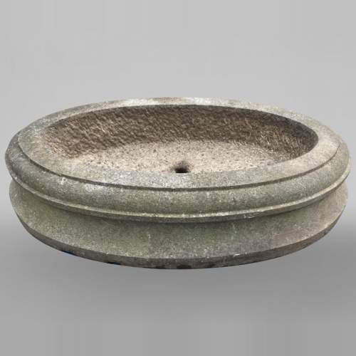 Important moulded oval planter