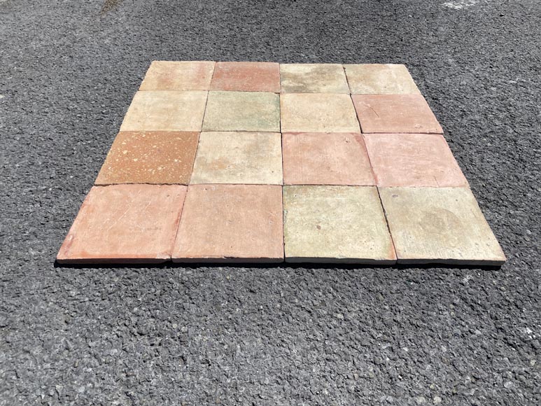 Set of around 17 m² of terracotta floor tiles in square shape Set of around 17 m² of terracotta floor tiles in square shape-1
