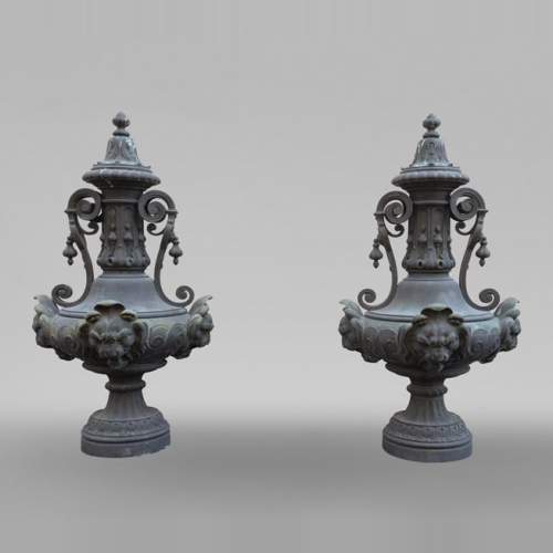 Pair of Renaissance style vases in patinated bronze from the Mouchy-le-Châtel castle,  second half of the 19th century