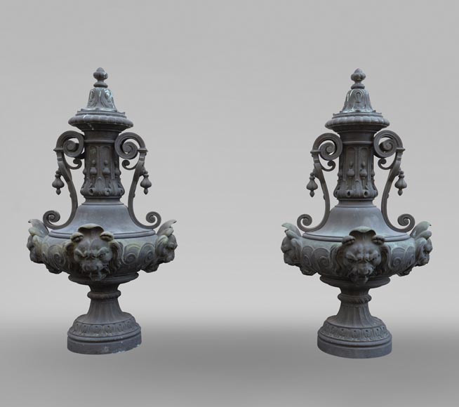 Pair of Renaissance style vases in patinated bronze from the Mouchy-le-Châtel castle, second half of the 19th century Pair of Renaissance style vases in patinated bronze from the Mouchy-le-Châtel castle, second half of the 19th century-0