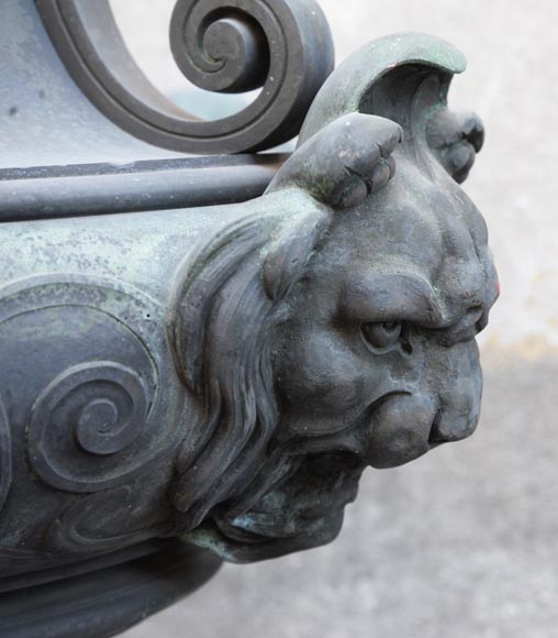 Pair of Renaissance style vases in patinated bronze from the Mouchy-le-Châtel castle, second half of the 19th century Pair of Renaissance style vases in patinated bronze from the Mouchy-le-Châtel castle, second half of the 19th century-8