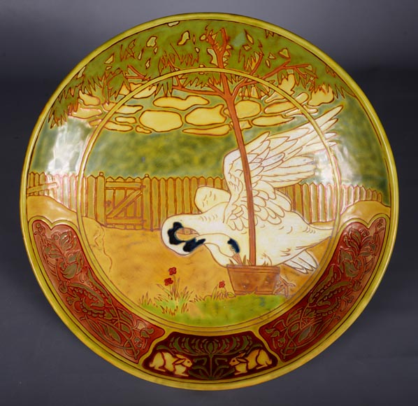 VILMOS ZSOLNAY (attributed to), Earthenware plate with a swan decoration, late 19th century VILMOS ZSOLNAY (attributed to), Earthenware plate with a swan decoration, late 19th century-0
