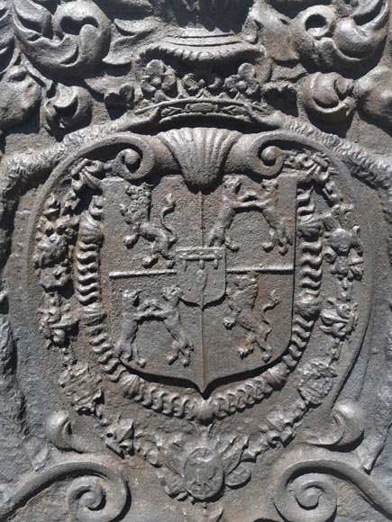 Beautiful antique fireback with Albert de Luynes's coat of arms, 17th century Beautiful antique fireback with Albert de Luynes's coat of arms, 17th century-3