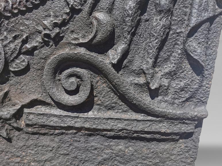 Beautiful antique fireback with Albert de Luynes's coat of arms, 17th century Beautiful antique fireback with Albert de Luynes's coat of arms, 17th century-8