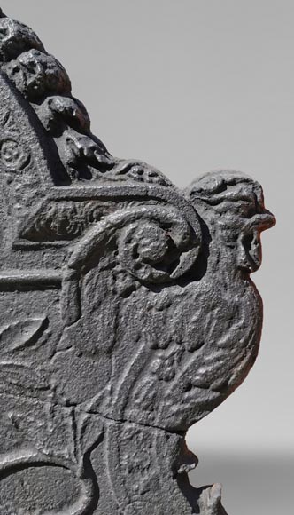 Rare fireback with Louis XIV monogramm and French arms, circa 1700 Rare fireback with Louis XIV monogramm and French arms, circa 1700-6