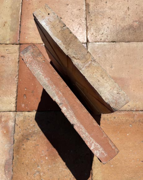 Batch of around 4,5 m² of terracotta floor tiles in square shape Batch of around 4,5 m² of terracotta floor tiles in square shape-3