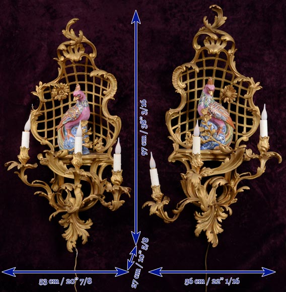 Manufacture Samson for L'Escalier de Cristal, Series of four Louis XVI style wall lights with parrots, after 1885 Manufacture Samson for L'Escalier de Cristal, Series of four Louis XVI style wall lights with parrots, after 1885-9