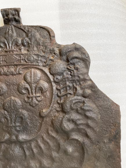 Cast iron cut fireback with the coat of arms of France, 18th century Cast iron cut fireback with the coat of arms of France, 18th century-3