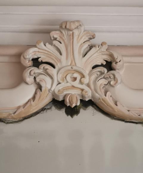 Large Louis XV style trumeau with decoration of acanthus leaves shaped as a shell Large Louis XV style trumeau with decoration of acanthus leaves shaped as a shell-3