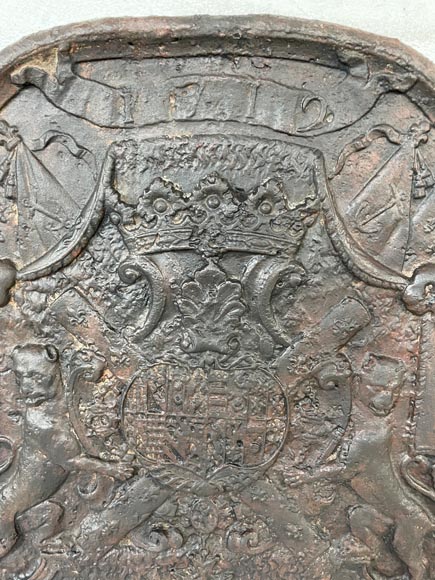 Cast iron fireback with coat of arms, 19th century Cast iron fireback with coat of arms, 19th century-2